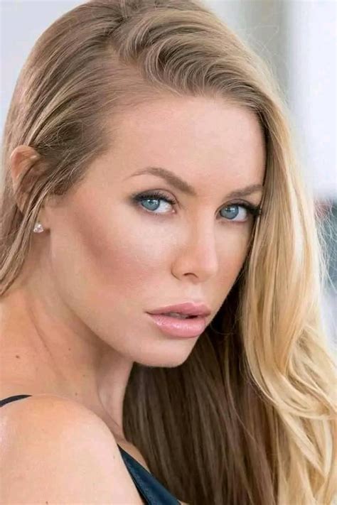 FreeOnes gives porn site Nicole Aniston an overall review rating .